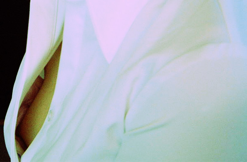 Ｙシャツ胸チラポロリ画像